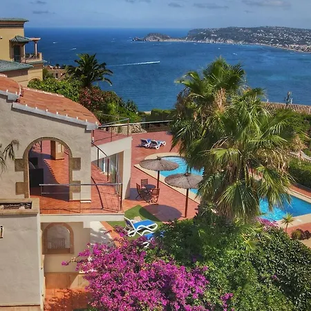 Villa Cuesta De San Antonio, *