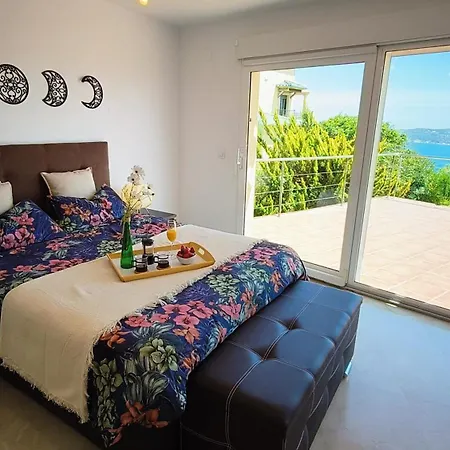 Villa Cuesta De San Antonio, *